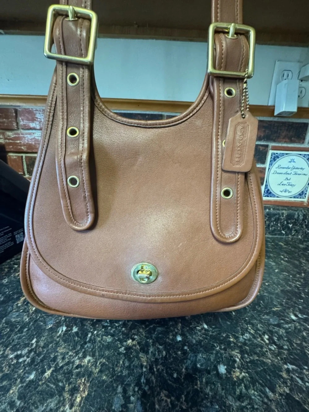Vintage Coach Crescent Bag 9988 British Tan Leather Shoulder Bag USA - Picture 2 of 16